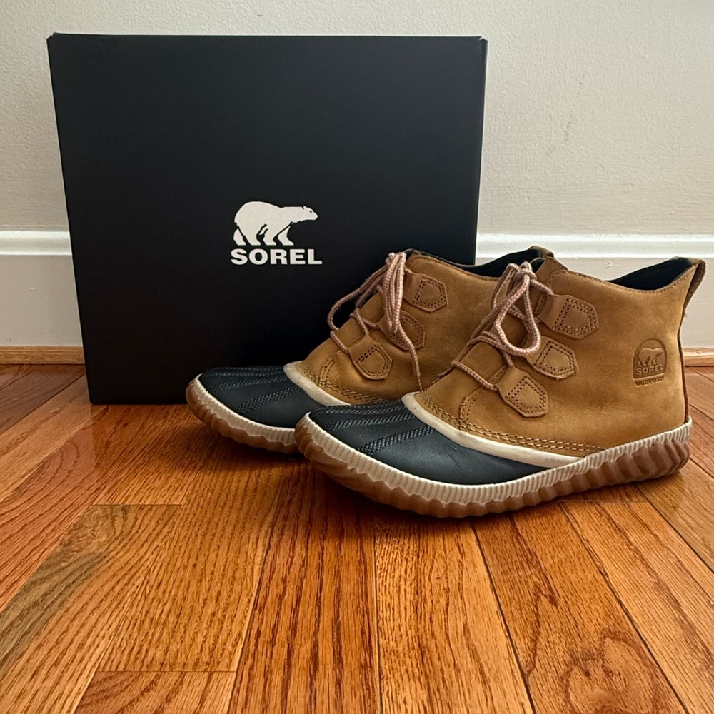 Sorel Tan and Black Lace-Up Boots